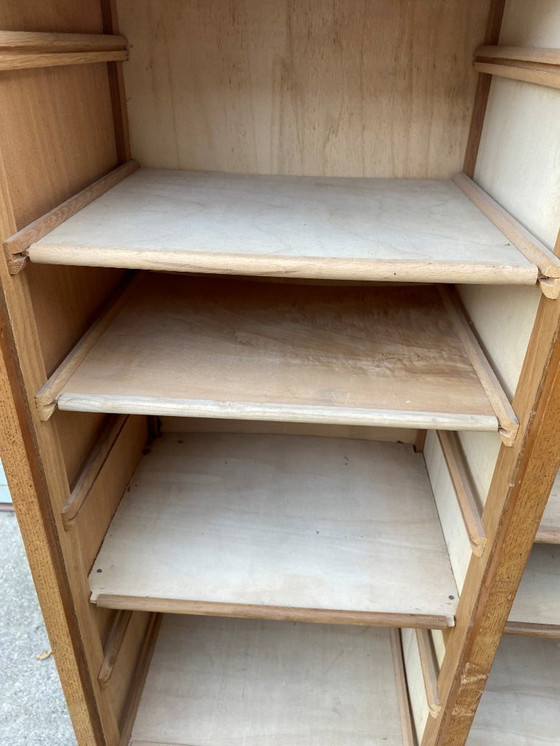 Image 1 of Eikenhouten archiefkast met dubbele kolom en gordijn uit de jaren 50