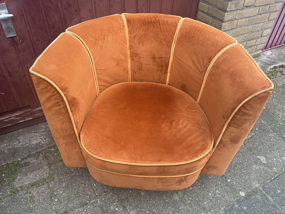 Image 1 of Stile retrò chic: splendido set di poltrone "a fiore" in velluto arancione di Dutchbone.