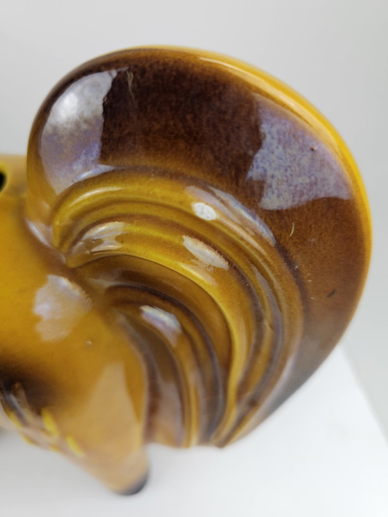 Image 1 of Pot à plantes en céramique jaune en forme de cheval (Italie)