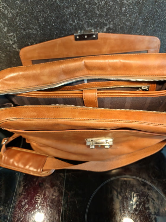 Image 1 of Echte HUGO BOSS bruin leren messengerbag met klep aan de voorkant,