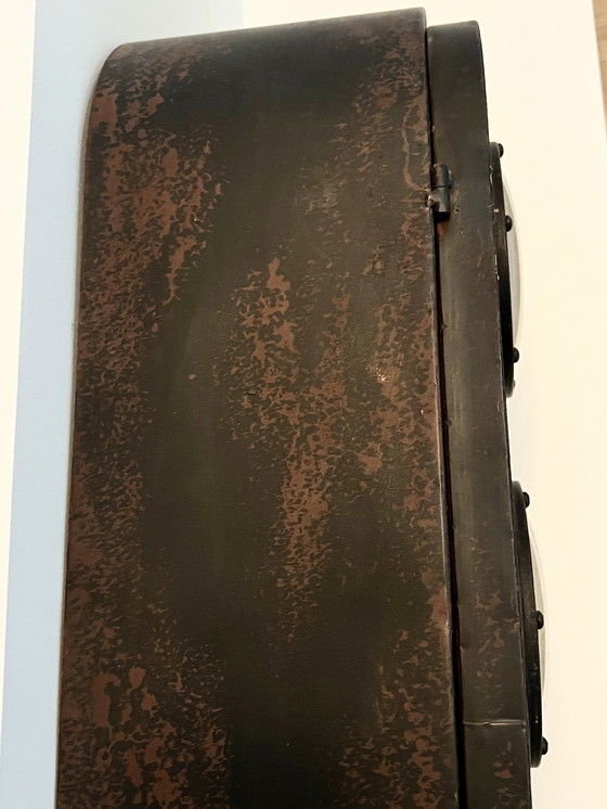 Image 1 of Armadio industriale a parete in metallo con finestre a oblò in vetro