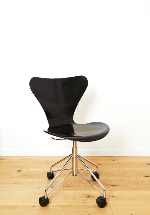 Arne Jacobsen 3117 Serie 7 Office Chair for Fritz Hansen