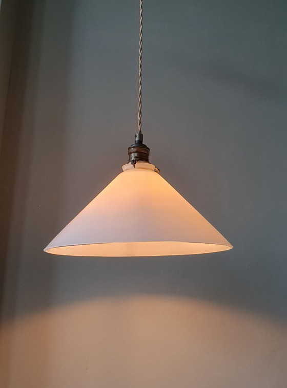 Image 1 of Vintage pendant lamp in opaline/frosted glass - banker's lamp or shoemaker's lamp