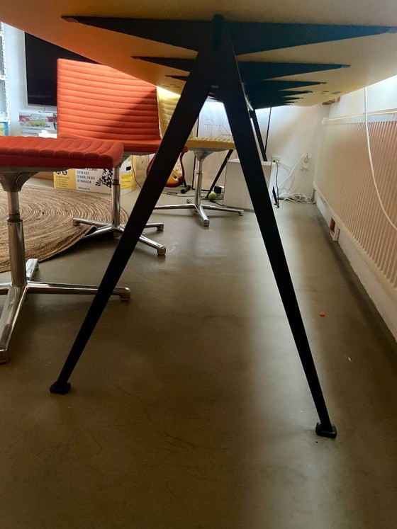 Heupyramidentabelle - Rietveld – HAY, Esstische, polished steel, Wood (photo 5 of 5)