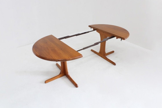 Table de salle à manger ronde extensible vintage danoise en teck massif, années 1960 (photo 5 of 9)