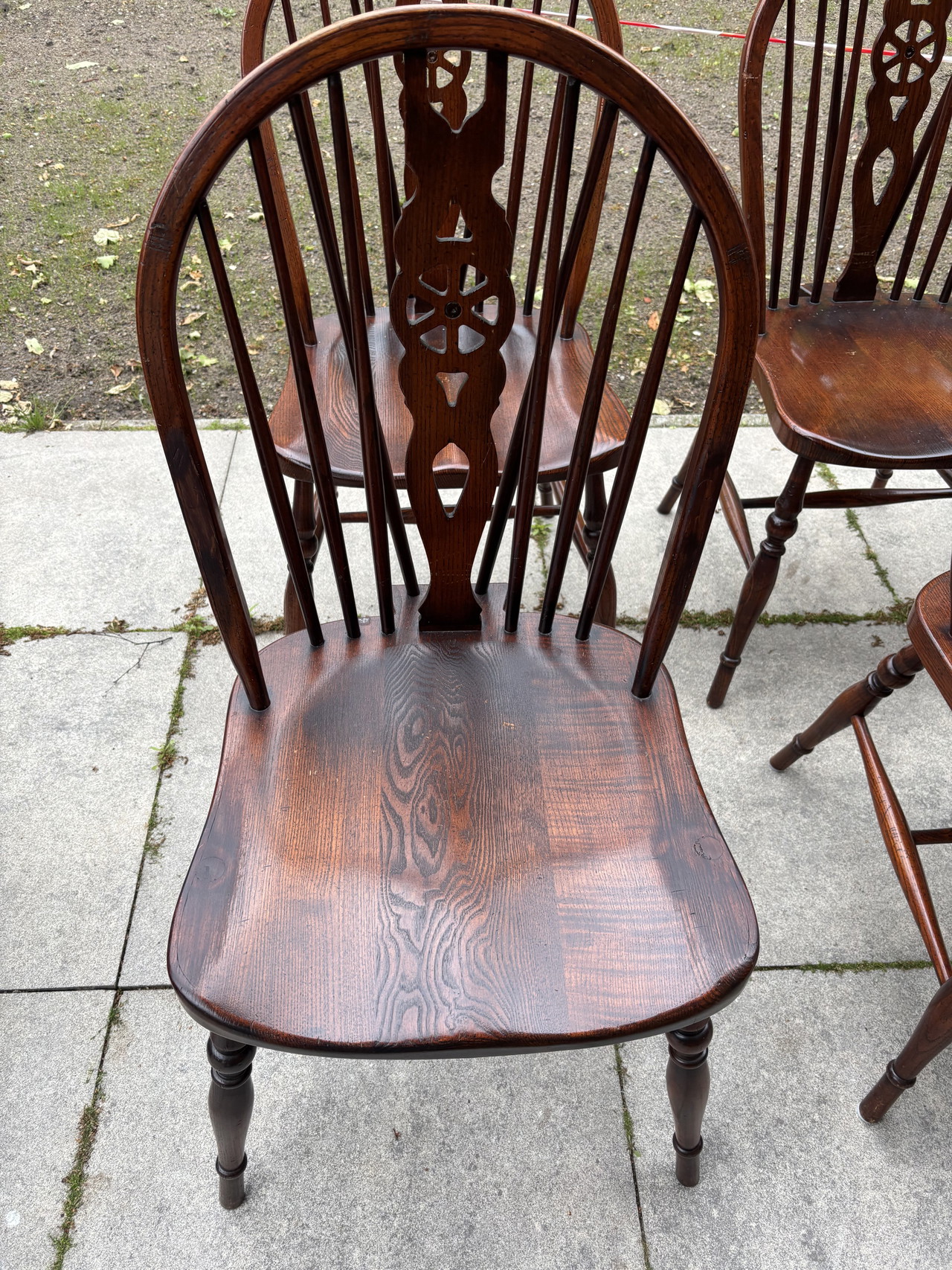 6 chaises Windsor à dossier à roue vintage