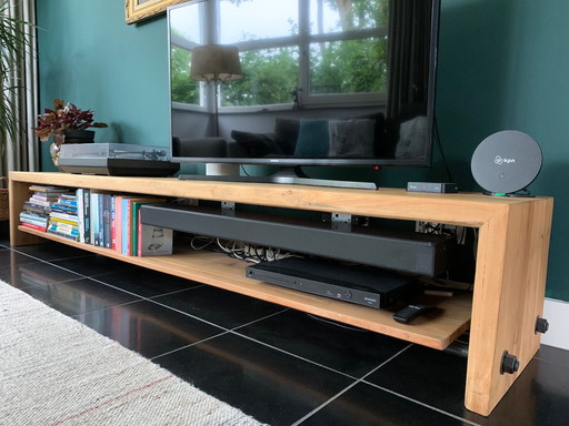 Artistiek tv meubel