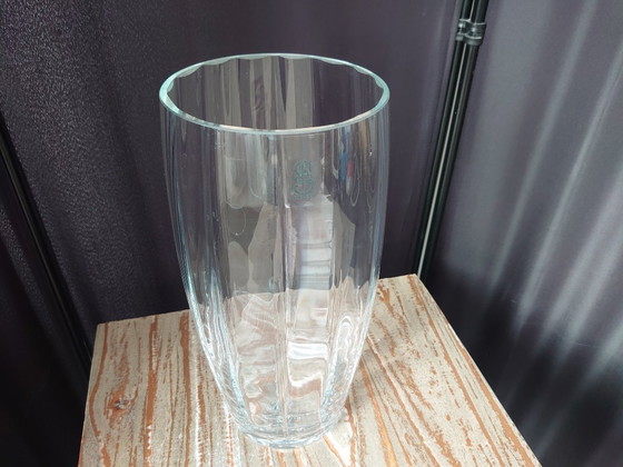 Image 1 of Vase en verre soufflé à la bouche avec facettes