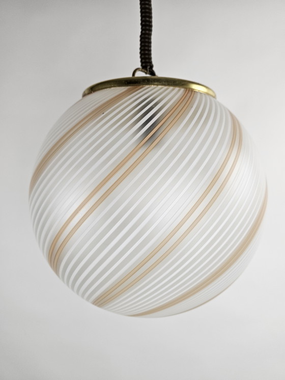 Image 1 of Pendelleuchte aus Glaskugel mit Wirbeleffekt aus Italien
