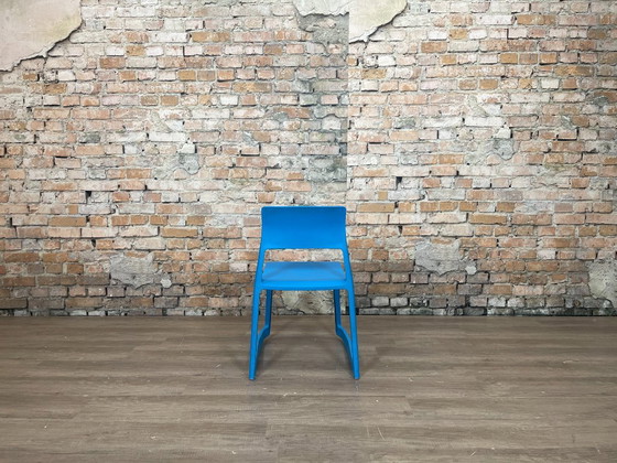 Vitra Tip Ton – Blue plastic | Barber & Osgerby – Dining chairs (photo 5 of 16)