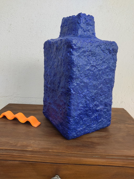 Electric Blue Vase – decoratieve objecten, Paper
