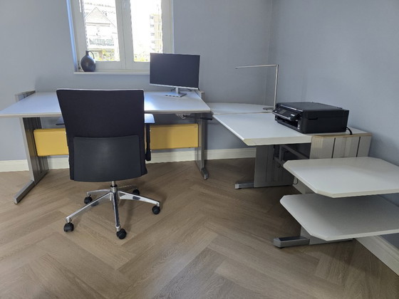 Gispen height-adjustable Desk – Mdf, Aluminium (photo 3 of 5)