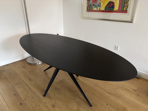 Tavolo da pranzo in rovere nero, modello danese con base sottile (kas20)