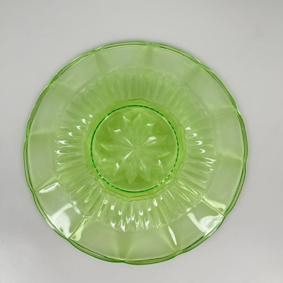 Piatto da portata vintage in vetro uranio, vetro pressato verde, Ø 26 cm – Ciotole (photo 4 of 12)