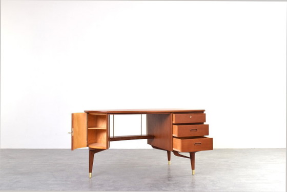 Image 1 of Bureau van organisch teakhout uit het midden van de 20e eeuw van Sola Møbler, jaren 60.
