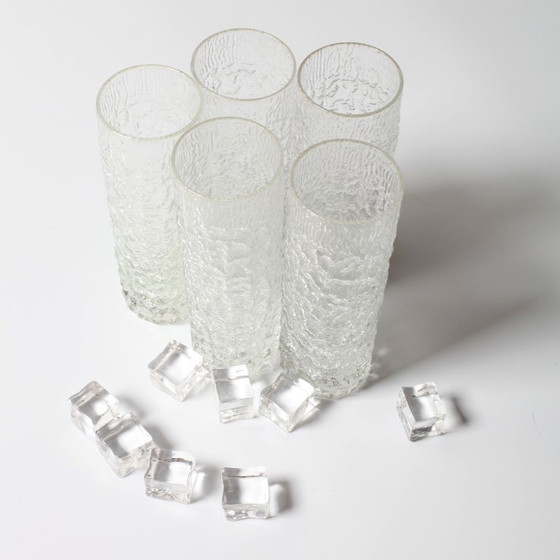 Image 1 of Set di 5 bicchieri vintage con motivo a corteccia / Servizio da tavola in vetro pressato di metà secolo / Italia / Anni '80