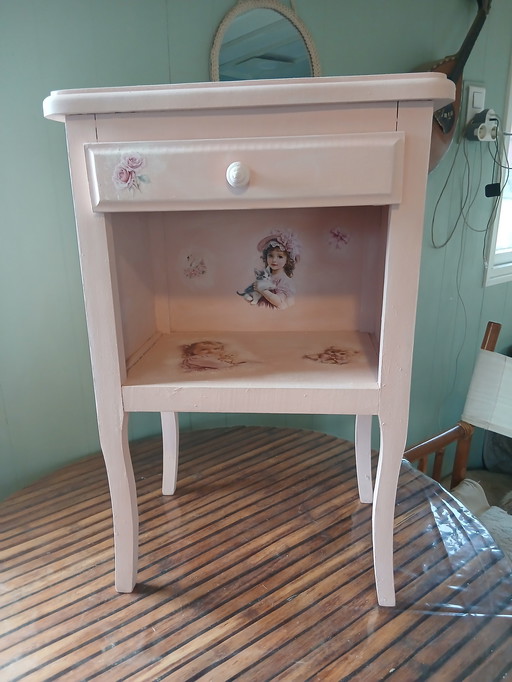 Table de nuit enfant relooke