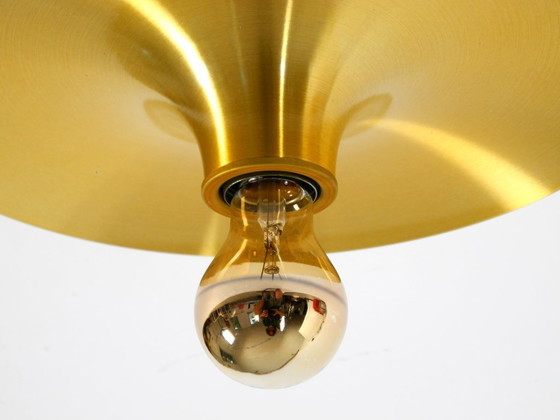 Originale Mid-Century Space Age Aluminium-Decken- oder Wandleuchte, messingeloxiert, von Teka. (photo 10 of 20)