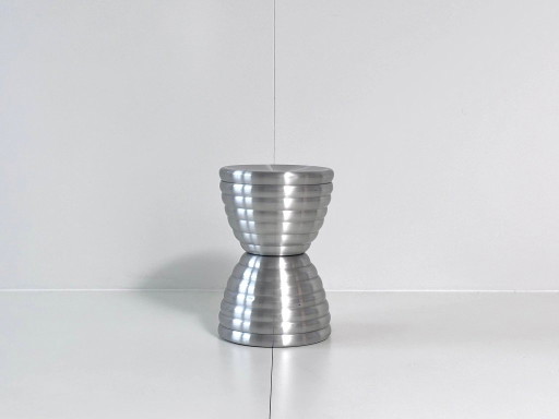 2 Taburetes Vintage de Aluminio con Almacenamiento – Diseño Space Age