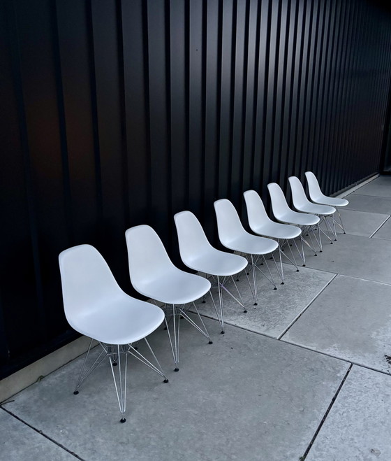 Image 1 of 8 chaises Vitra Eames DSR