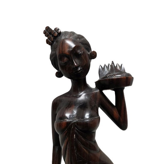 Image 1 of Sculpture balinaise vintage représentant une dame, années 1960/70