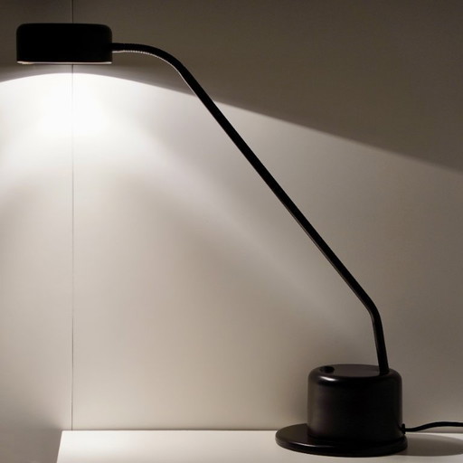 Minimalistische matzwarte bureaulamp – industrieel design uit het midden van de vorige eeuw