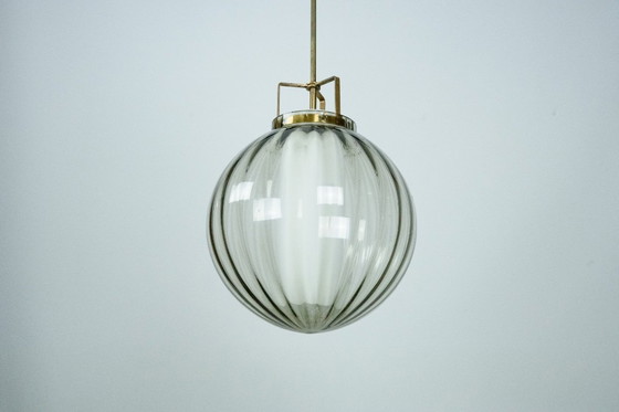Image 1 of Mid-Century Murano gerookte glazen kroonluchter met opaline diffuser, Italië jaren 50