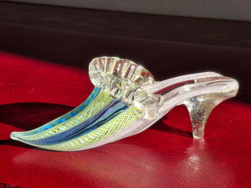 Veelkleurige filigraan geblazen glazen schoen van Murano, 14,5 cm