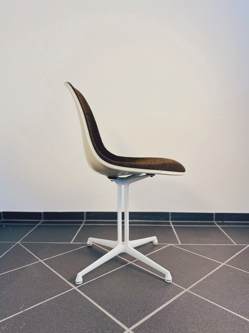 4x Eames Herman Miller La Fonda glasvezel bijzetstoel