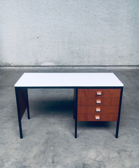 Image 1 of Scrivania di design olandese in stile moderno di metà secolo, Paesi Bassi, anni '60