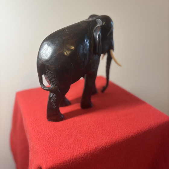 Image 1 of Handgesneden houten Olifantenbeeltje 