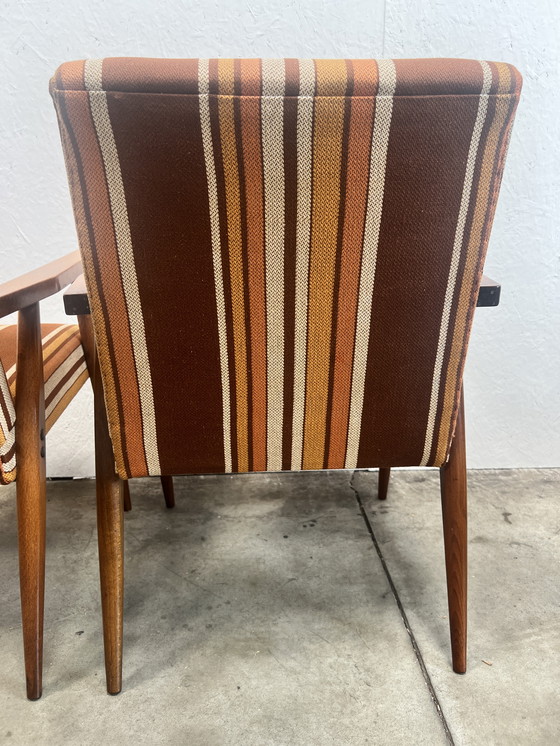 Image 1 of Deux fauteuils vintage en bois avec tissu rayé, 1970