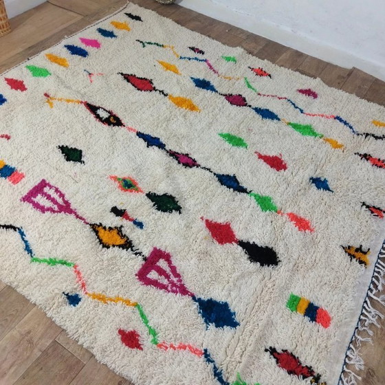 Image 1 of Azilal-Wollteppich, farbenfroh – Naturfarbene Regenbogenwolle, handgewebt (250×230 cm)