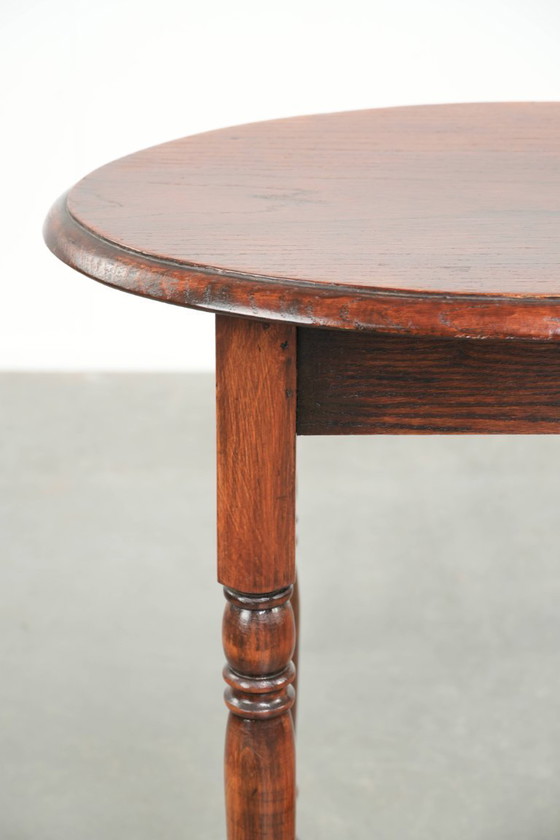 Image 1 of Antique oval English oak side table from the early 20th century with beautiful colors