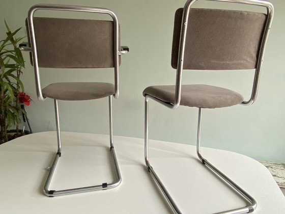 Image 1 of vier Gispen eetkamerstoelen 102 en 101