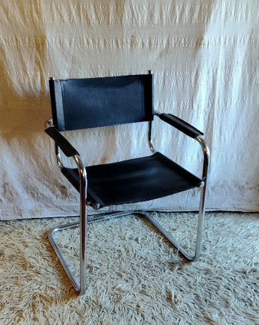 Stuhl im Bauhaus-Stil aus verchromtem Metall und Leder - Mitte 20. Jh.