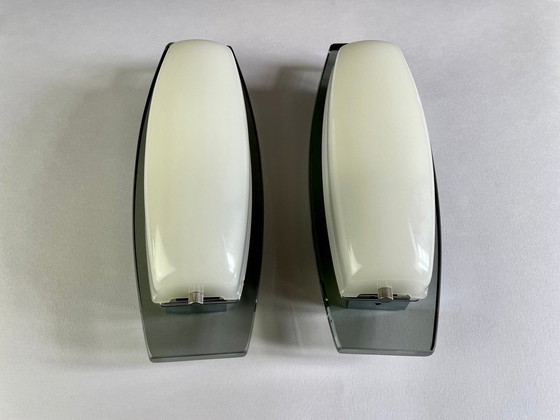 Image 1 of Veca attributable 1970s zeldzaam opaline glas en kristallen paar wandlampen.