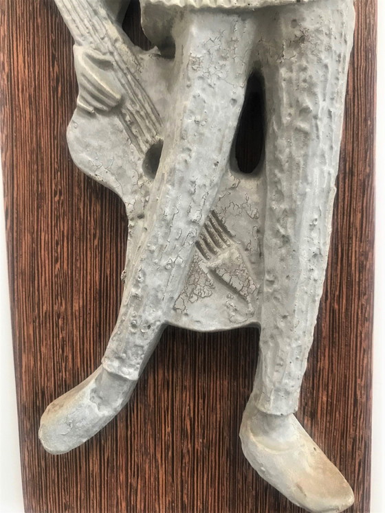 Image 1 of Scultura da parete in ceramica vintage "Ragazza con chitarra"