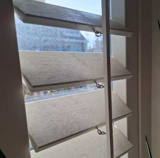 Image 1 of Hermoso juego de contraventanas de madera realizadas por un carpintero.