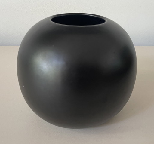 Zenith - Art Deco Black Plating Ball Vase Design Willem Stuurman