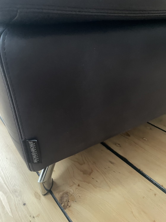 Image 1 of Twee Machalke donkerblauwe fauteuils met poef en los kussen