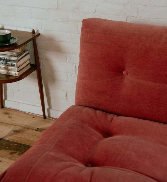 Image 1 of Chaise longue en velours cramoisi