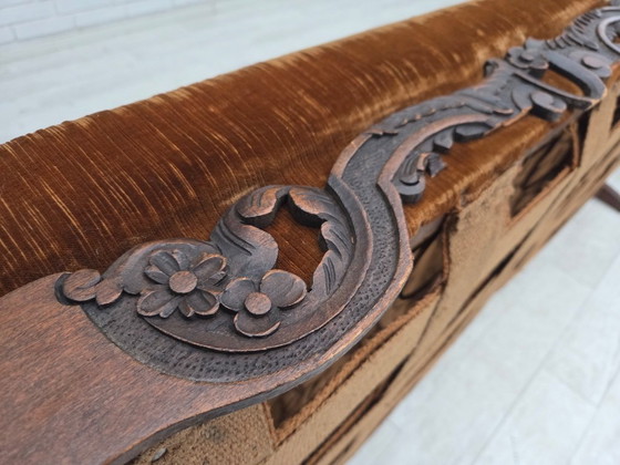 Image 1 of Jaren 1930-1935, Deense fauteuil, meubelvelours, meubelgaas, gesneden essenhout.