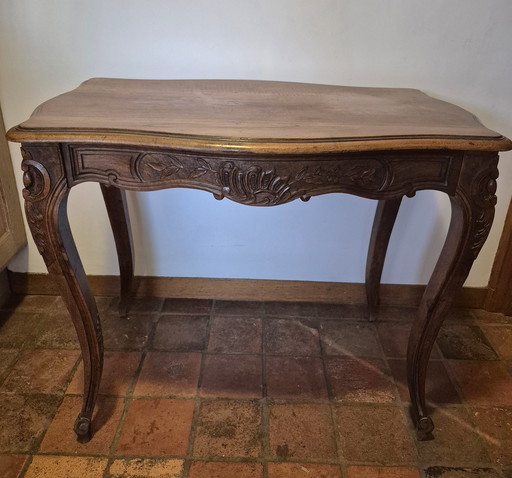 Escritorio francés tallado en nogal, mesa auxiliar, estilo Luis VX, siglo XIX