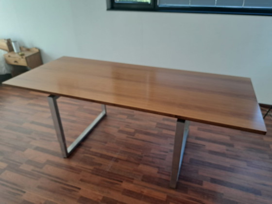 4 sedie direzionali Wiesner Hager con rivestimento in pelle Alcantara e scrivania/tavolo regolabile in altezza (photo 6 of 8)