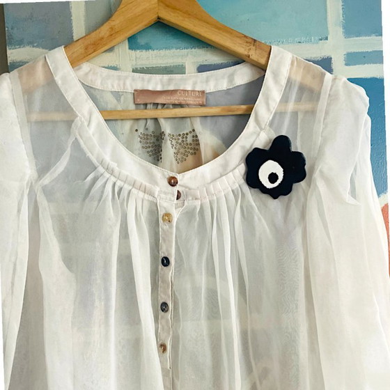 Image 1 of Broche fleur noire en bois faite à la main style Marimekko