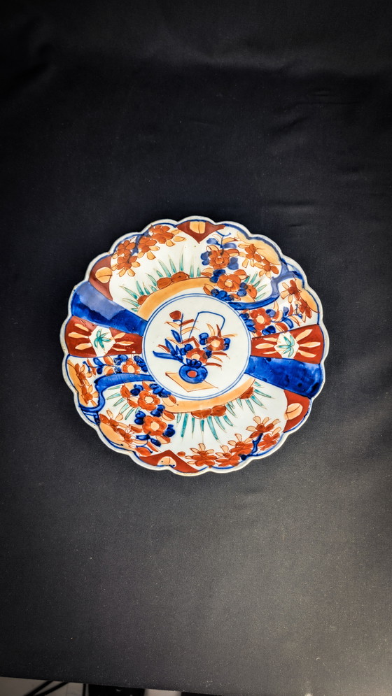 Image 1 of Imari porcelain plate with late 19th century Japanese floral design