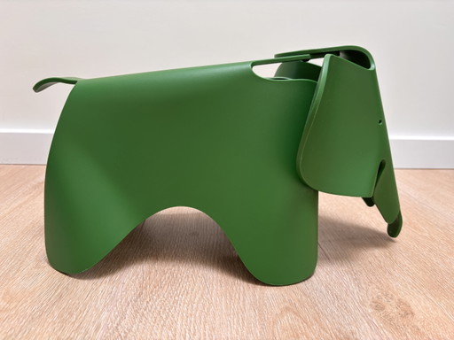 Vitra Eames Elephant Small - Emerald RE – decoratieve objecten, Plastic (photo 2 of 11)