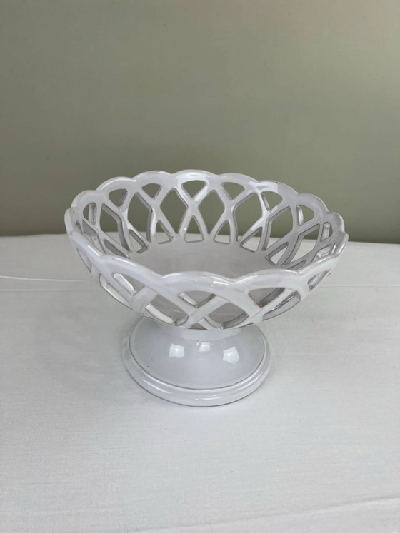 Opengewerkte fruitschaal gesigneerd Lallier uit Moustier – Schalen, Porcelain (photo 2 of 9)