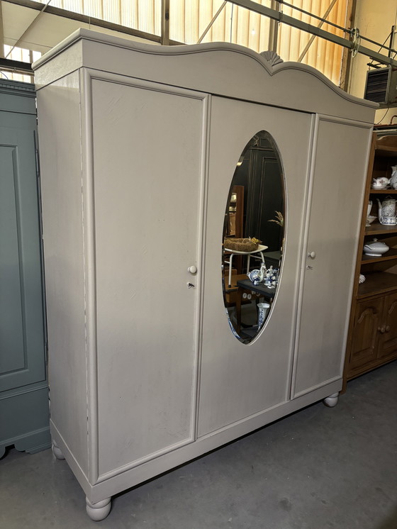 Image 1 of Brocante kledingkast 